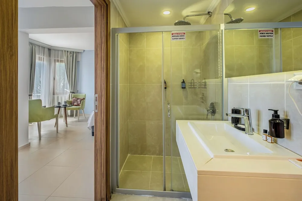 Family Oda (1 Double, 1 Single)