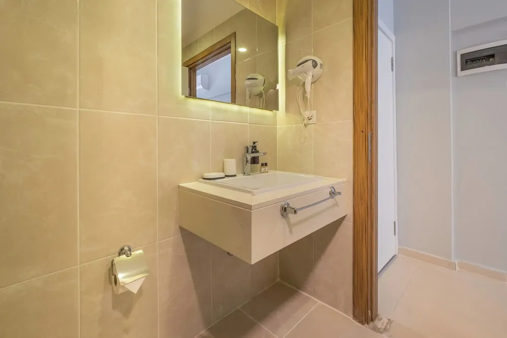 Standard Tek Büyük Yataklı Oda