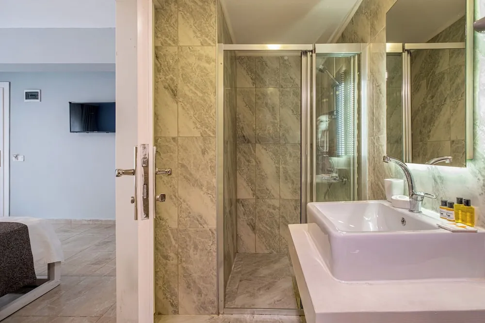 Economy Üç Kişilik Oda, Zemin Kat