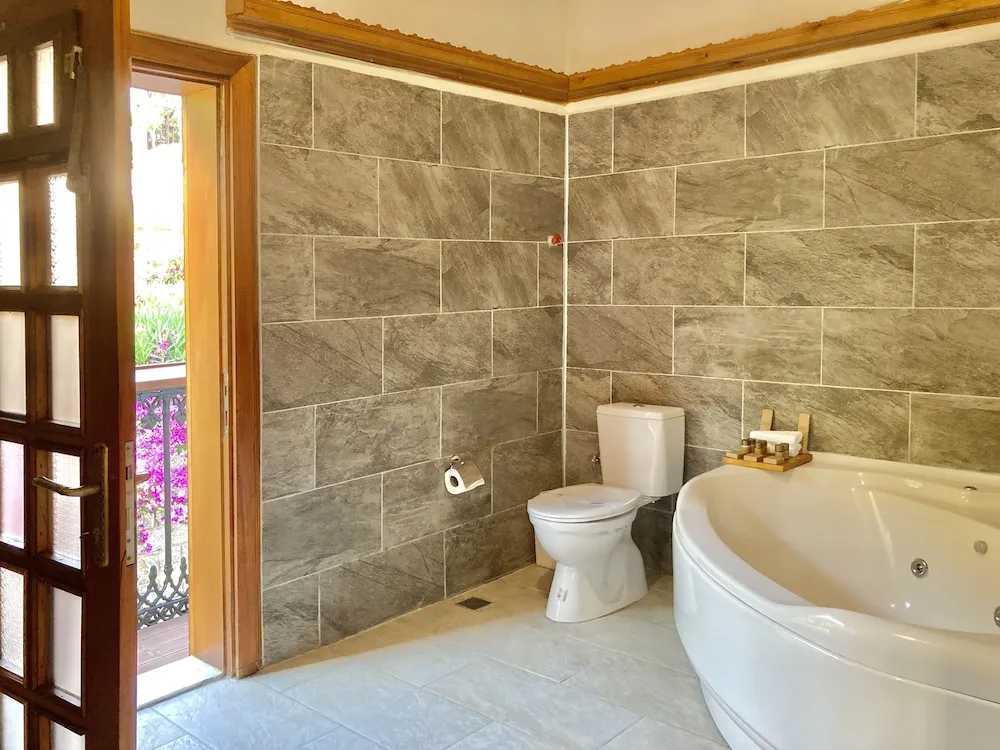 Deluxe Oda, Deniz veya Dag Manzarali, Jakuzili