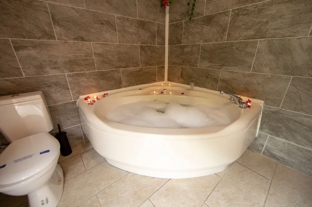 Deluxe Oda, Deniz veya Dag Manzarali, Jakuzili