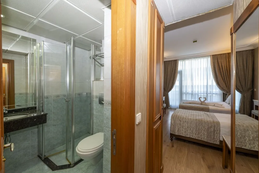 Standard Tek Büyük veya İki Ayrı Yataklı Oda