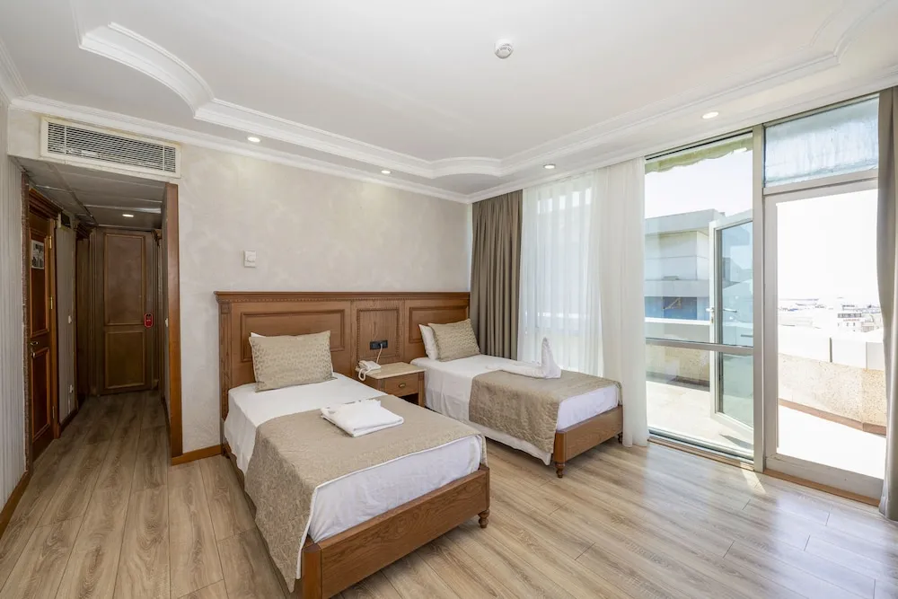 Family Oda, Teras, Kısmi Deniz Manzaralı