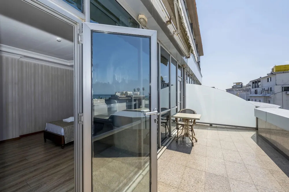 Family Oda, Teras, Kısmi Deniz Manzaralı