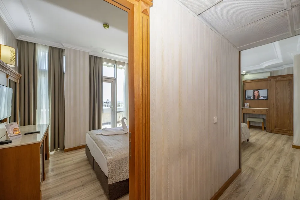 Family Oda, Teras, Kısmi Deniz Manzaralı