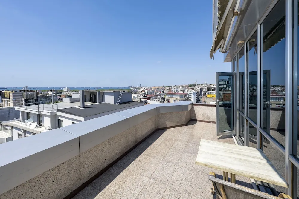 Family Oda, Teras, Kısmi Deniz Manzaralı