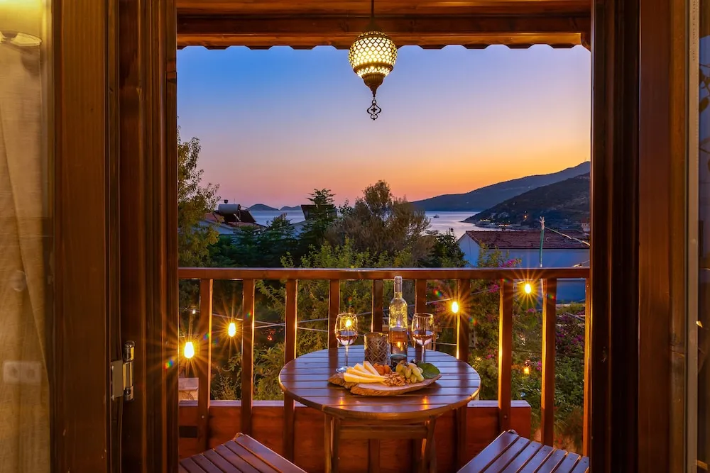 Honeymoon Tek Büyük Yataklı Oda, Balkon, Deniz Manzaralı