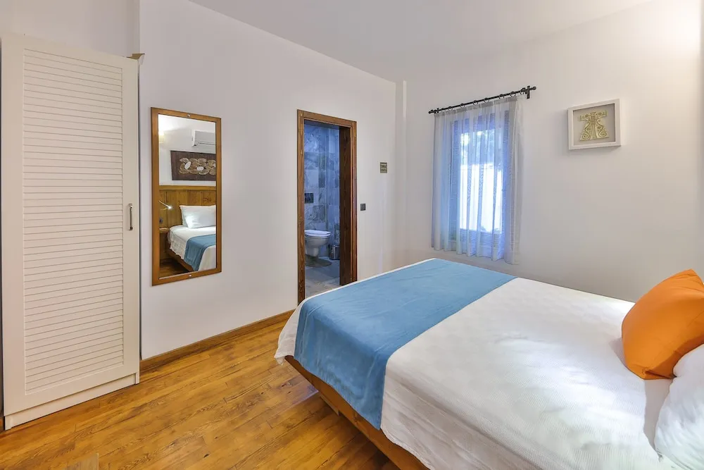 Deluxe Tek Büyük Yataklı Oda, Bahçe Manzaralı