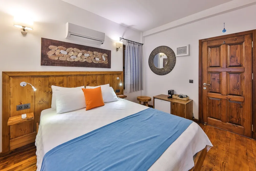 Deluxe Tek Büyük Yataklı Oda, Bahçe Manzaralı