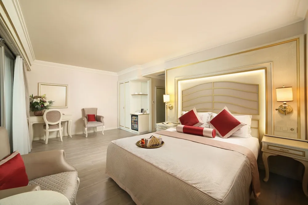 Deluxe Tek Büyük veya İki Ayrı Yataklı Oda, 1 En Büyük (King) Boy Yatak, Balkon, Şehir Manzaralı