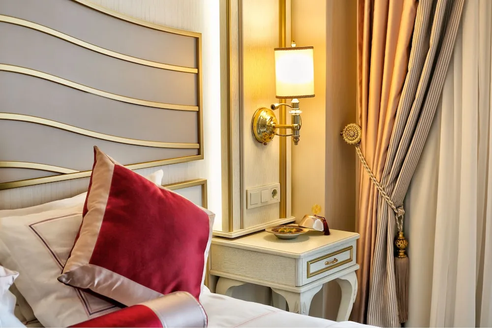 Deluxe Büyük Yataklı Tek Kişilik Oda, 1 En Büyük (King) Boy Yatak, Balkon, Şehir Manzaralı