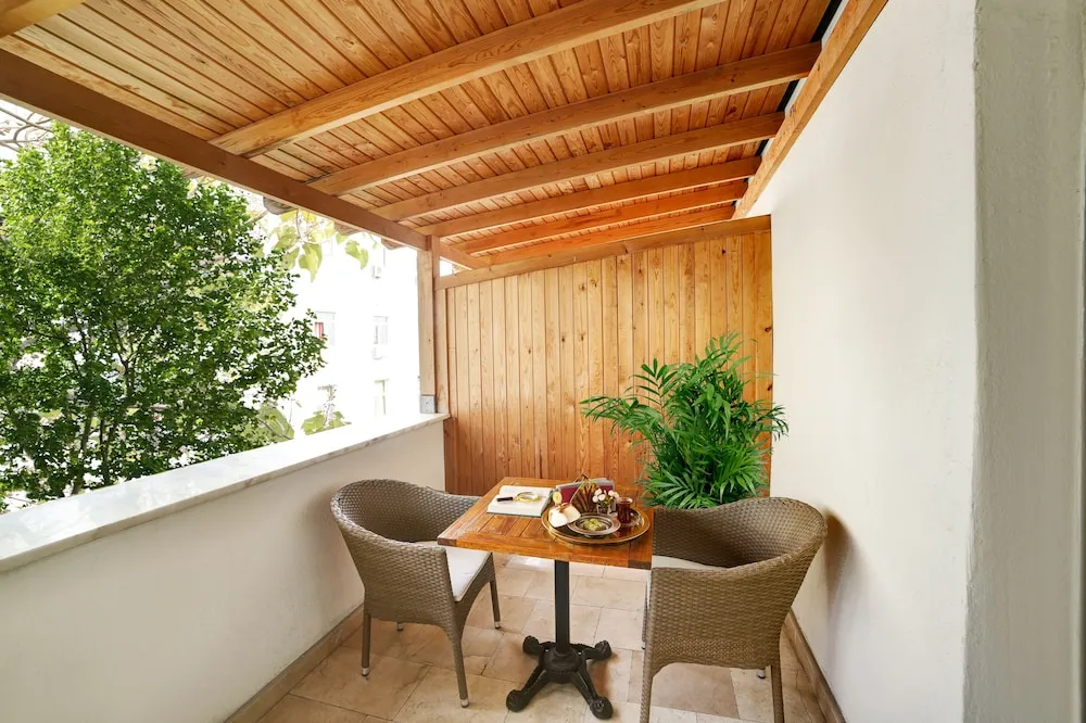 Deluxe Büyük Yataklı Tek Kişilik Oda, 1 En Büyük (King) Boy Yatak, Balkon, Şehir Manzaralı