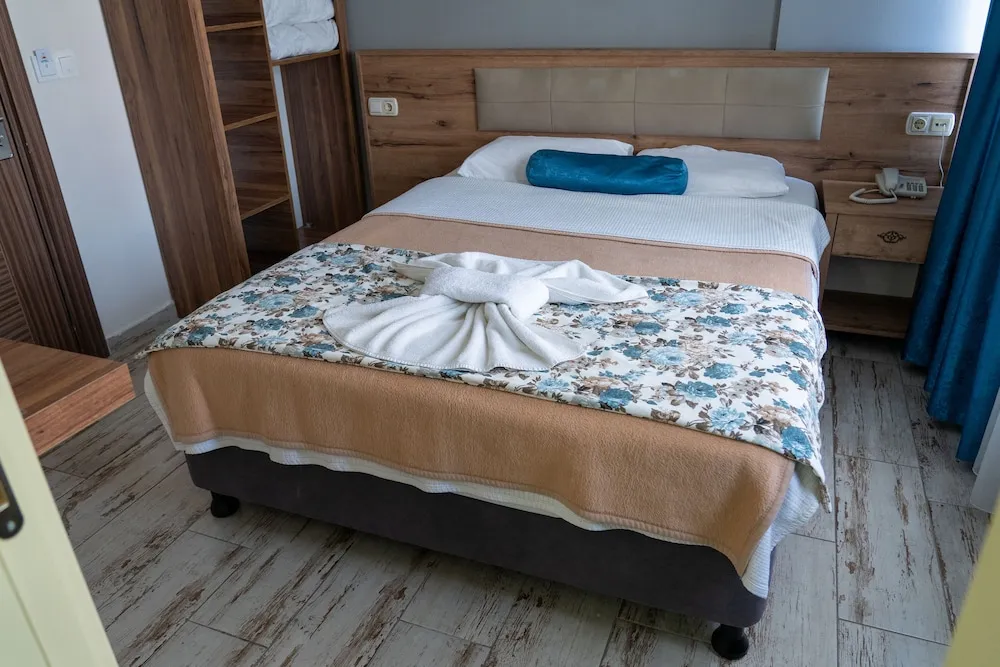 Standard Tek Büyük Yataklı Oda