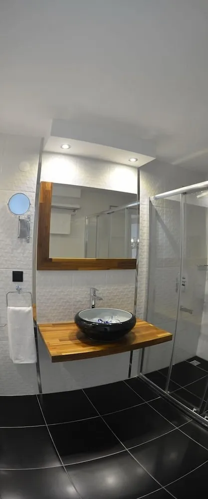 Deluxe Tek Büyük Yataklı Oda, Balkon