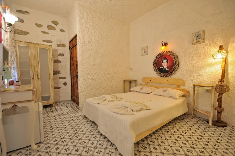 Standard Tek Büyük Yataklı Oda