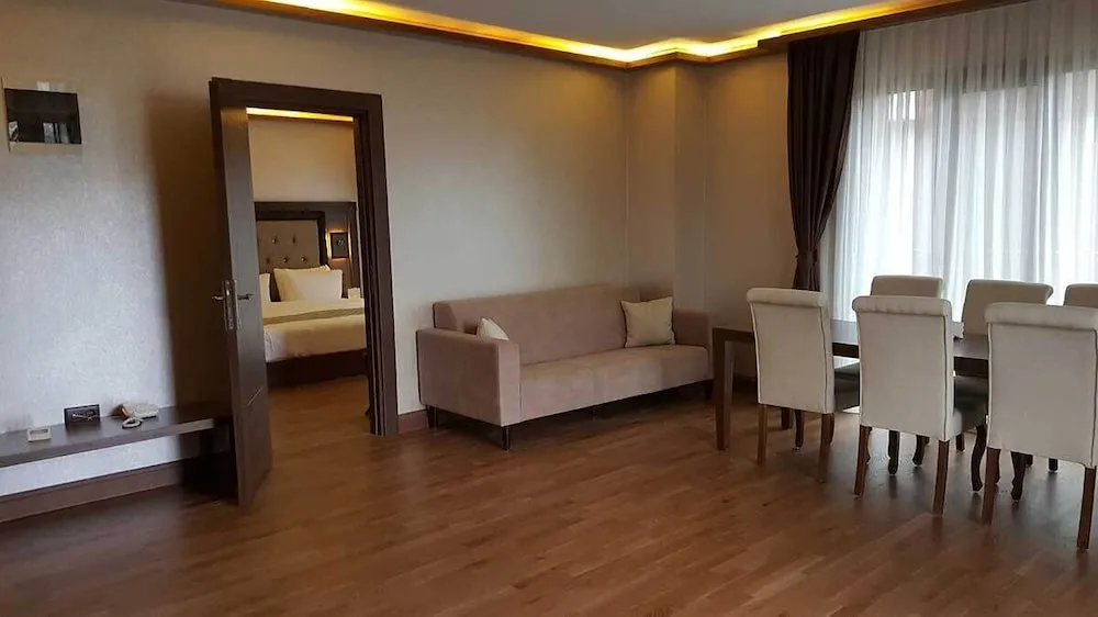 Two Connecting Double Rooms (Basement Floor)