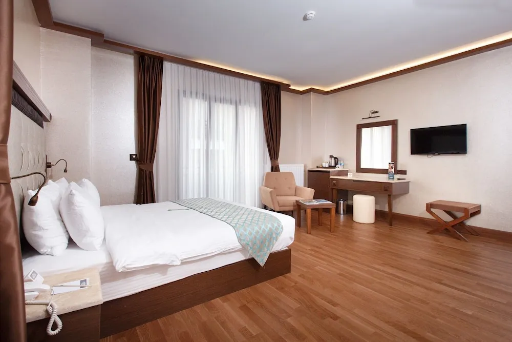Two Connecting Double Rooms (Basement Floor)