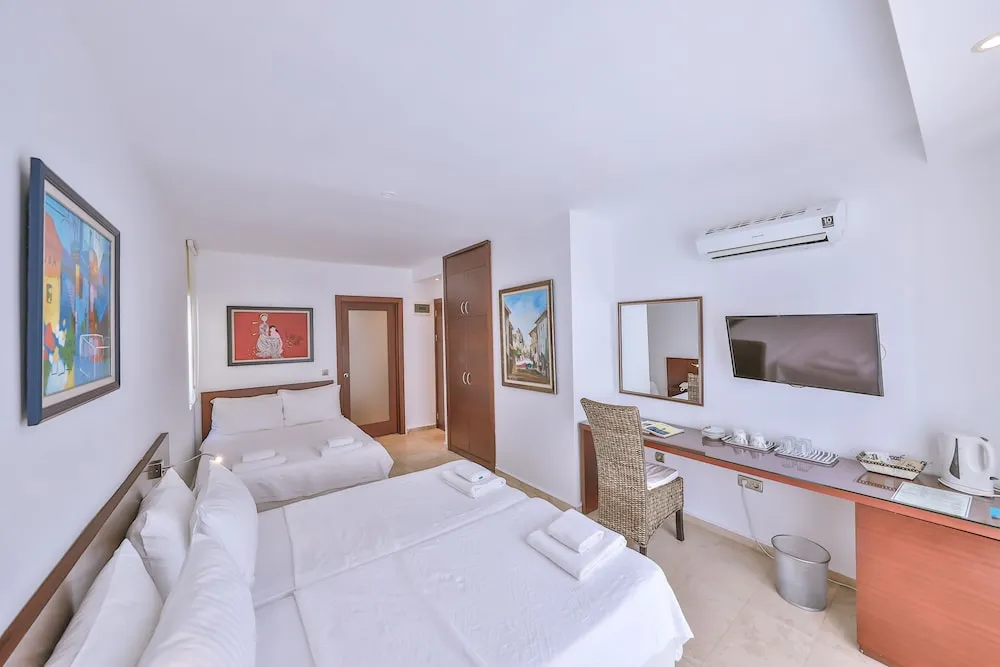 Dört Kişilik Oda, Balkon, Kısmi Deniz Manzaralı