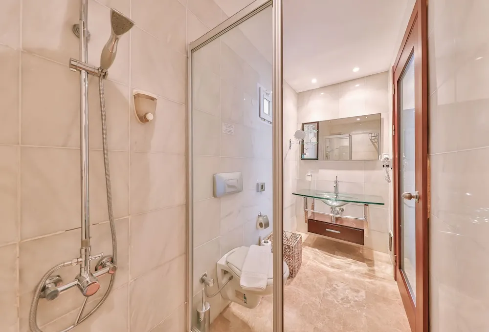 Dört Kişilik Oda, Balkon, Kısmi Deniz Manzaralı