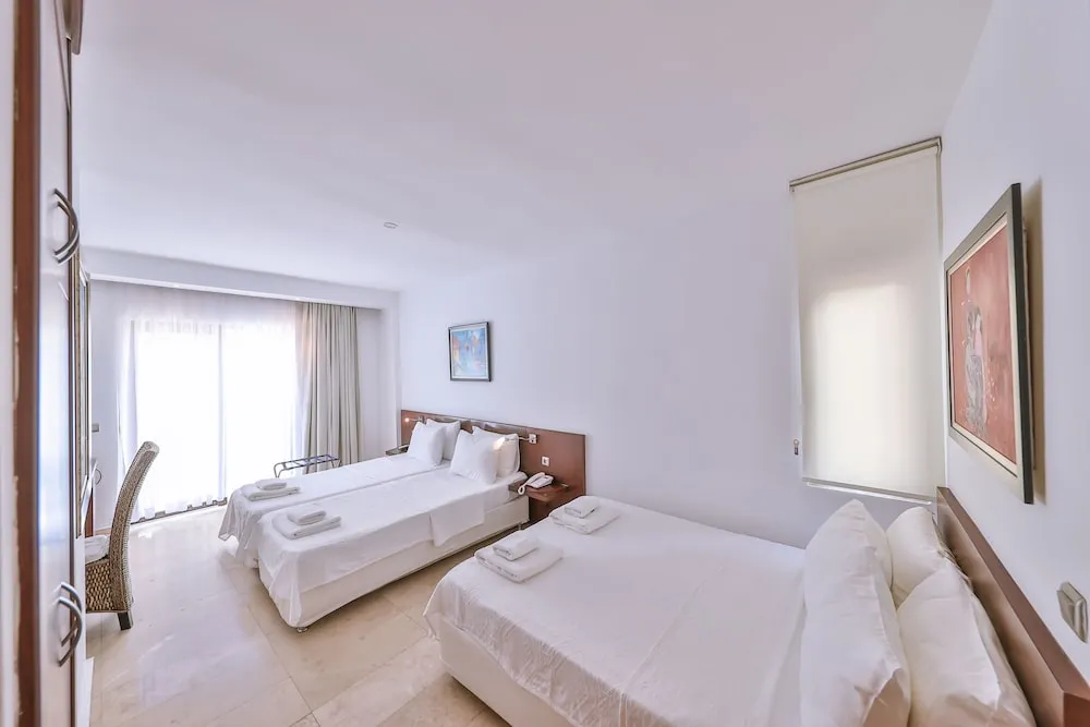 Dört Kişilik Oda, Balkon, Kısmi Deniz Manzaralı