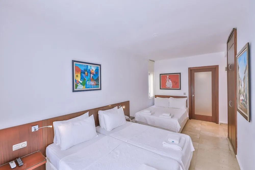 Dört Kişilik Oda, Balkon, Kısmi Deniz Manzaralı