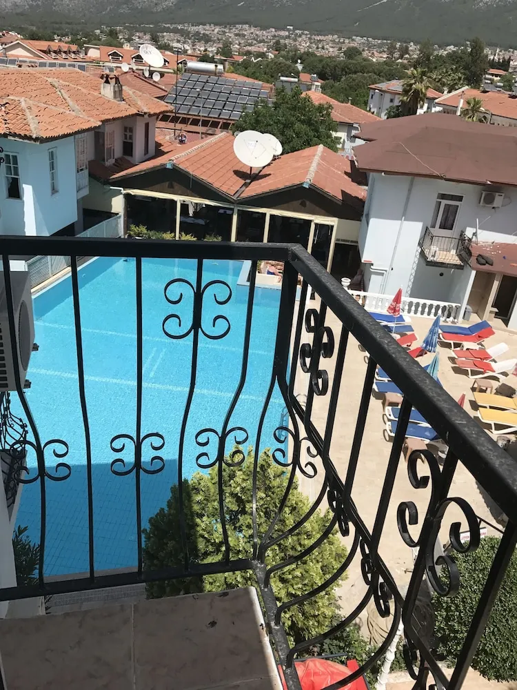 Tek Büyük Yataklı Oda, Balkon