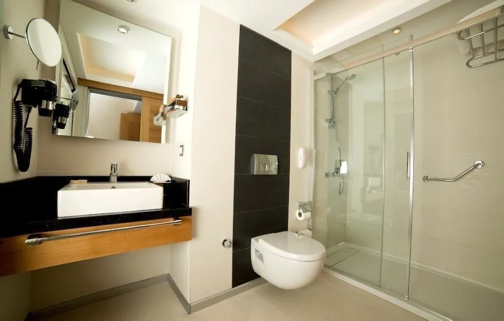 Standard Tek Büyük veya İki Ayrı Yataklı Oda, Bahçe Manzaralı