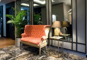 7 Rooms - Yetişkin Oteli