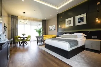 7 Rooms - Yetişkin Oteli