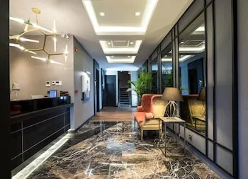 7 Rooms - Yetişkin Oteli