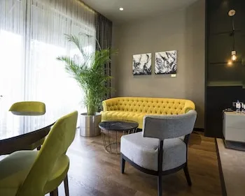 7 Rooms - Yetişkin Oteli