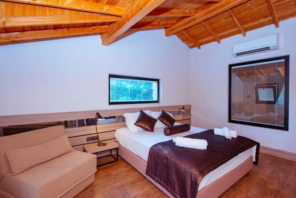 Deluxe Tek Büyük Yataklı Oda, Bahçe Manzaralı