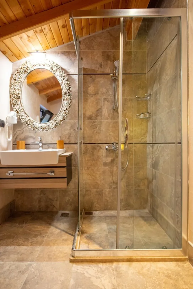 Deluxe Tek Büyük Yataklı Oda, Bahçe Manzaralı