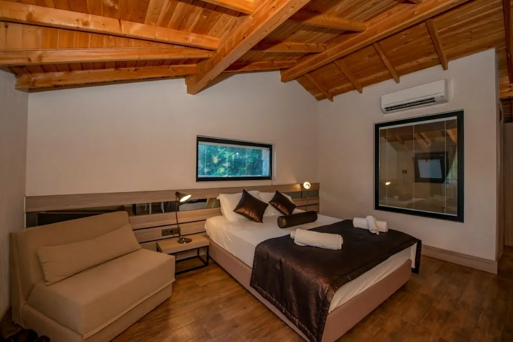 Deluxe Tek Büyük Yataklı Oda, Bahçe Manzaralı