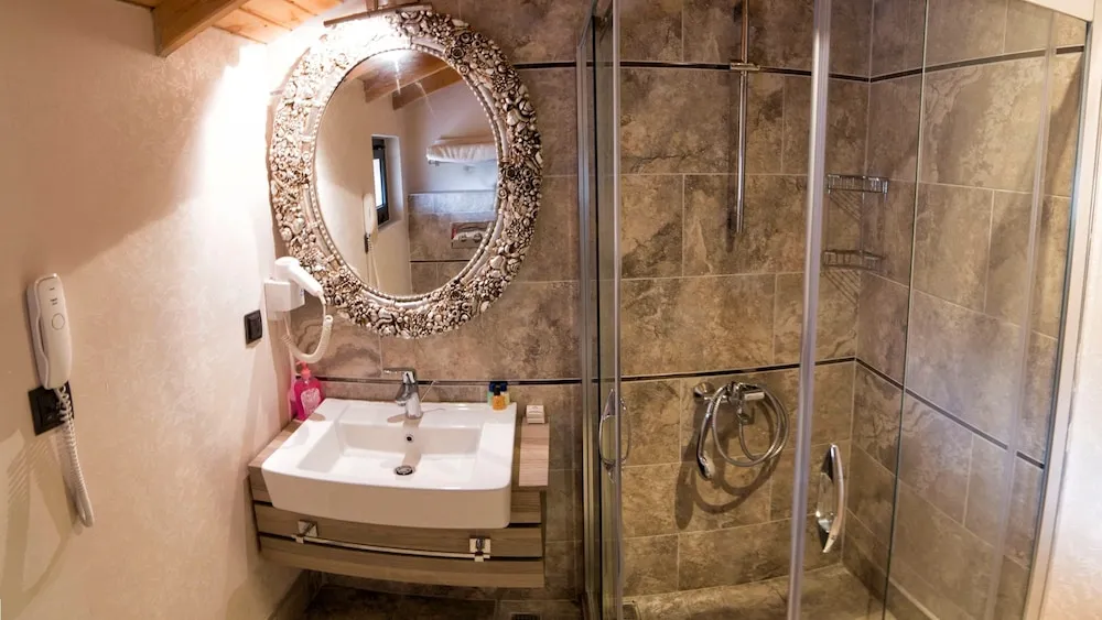 Deluxe Tek Büyük Yataklı Oda, Bahçe Manzaralı