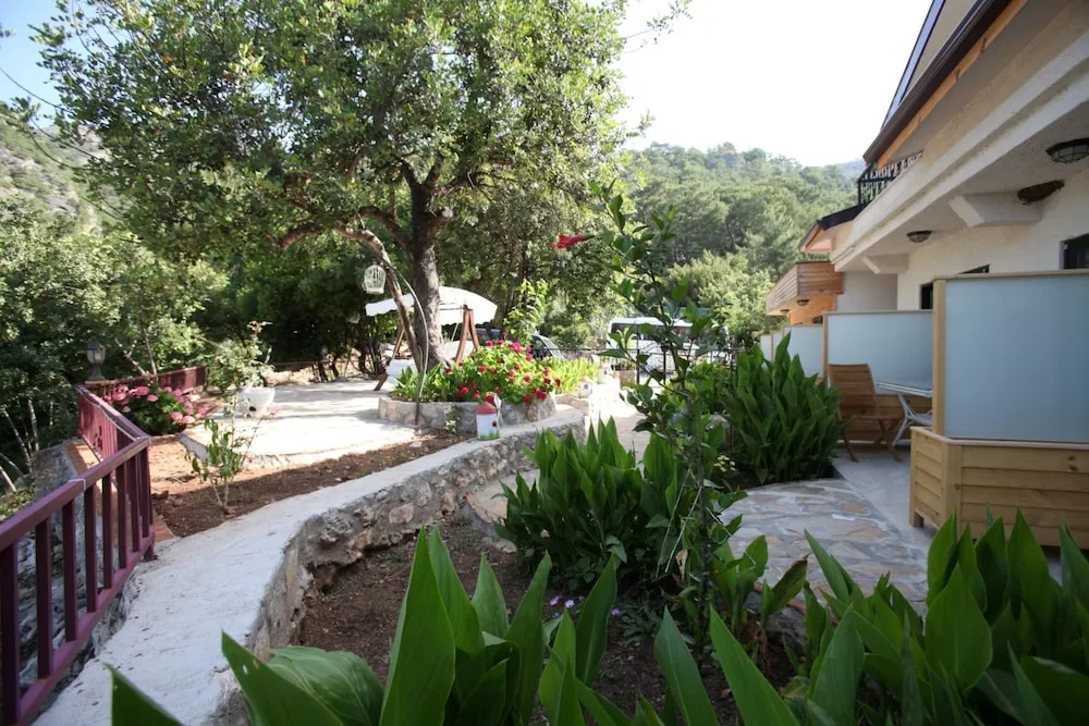 Deluxe Tek Büyük Yataklı Oda, 1 Büyük (Queen) Boy Yatak, Kısmi Deniz Manzaralı