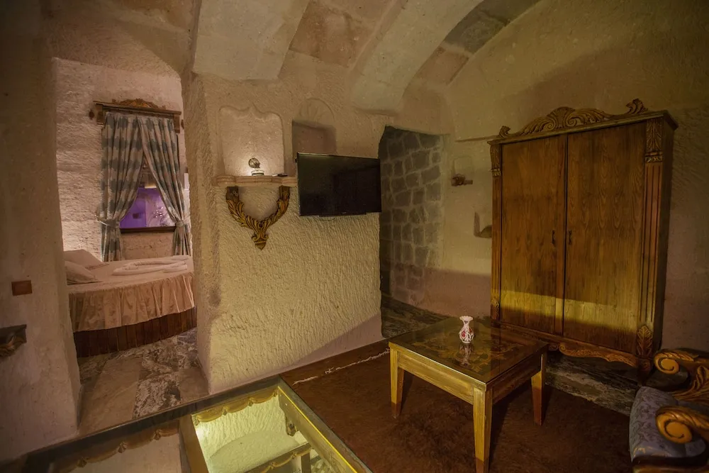 King Cave Suite Room