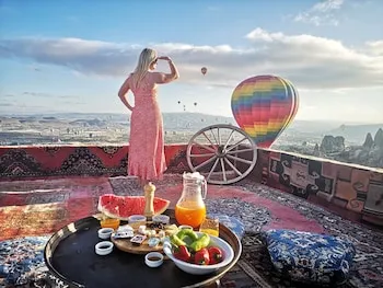 Hermes Cave Hotel