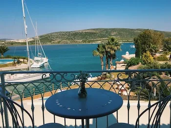 Port Alacati Hotel