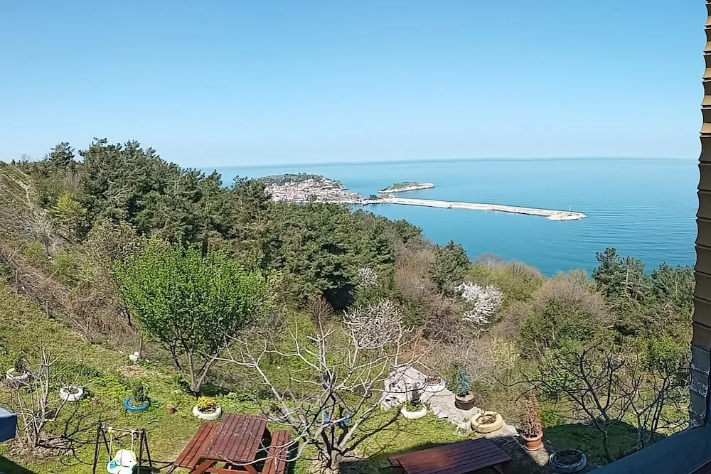 Üç Kişilik Oda, Deniz Manzaralı