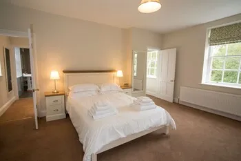 Spacious 2 Bedroom Apartment Surrounded with 36 Acres of Parkland