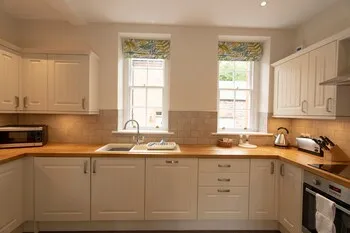 Spacious 2 Bedroom Apartment Surrounded with 36 Acres of Parkland