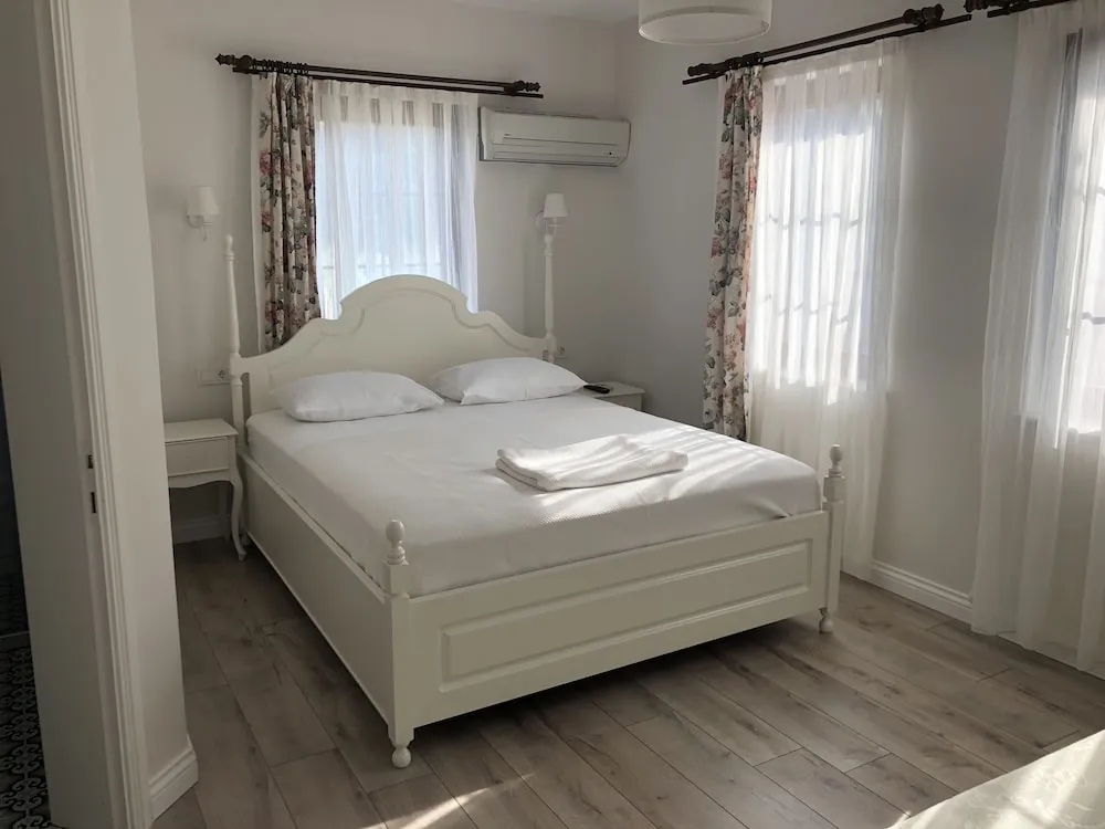 Standard Tek Büyük veya İki Ayrı Yataklı Oda