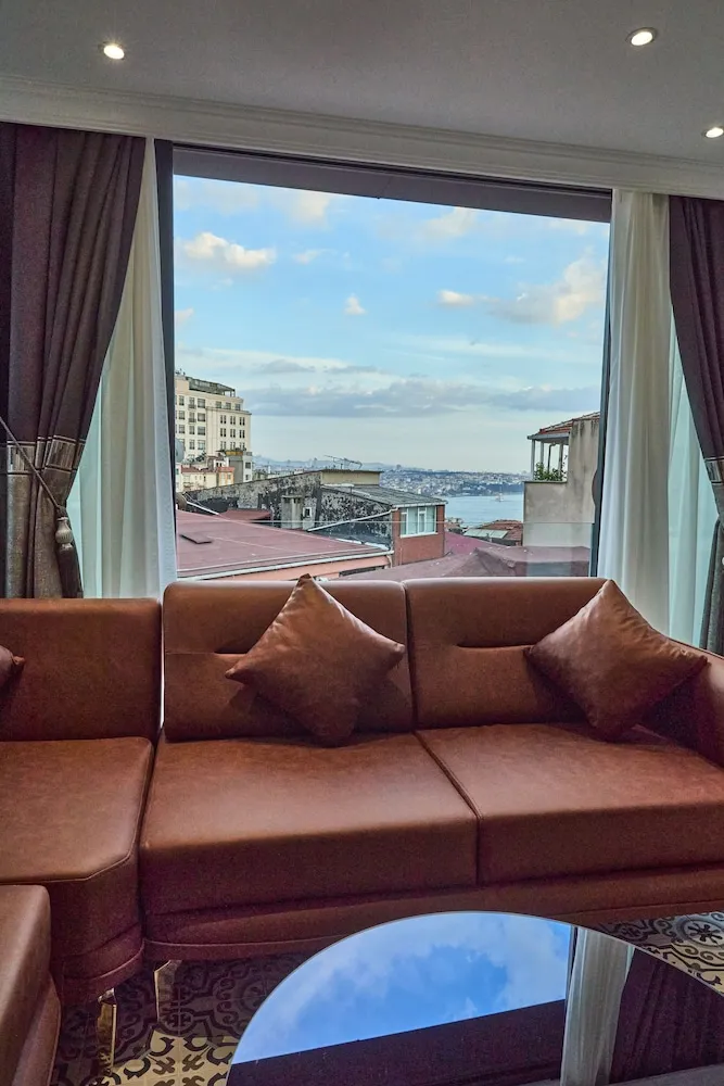 Çatı Katı Süiti (Penthouse)