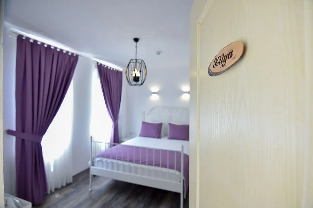 Basic Oda, 1 Büyük (Queen) Boy Yatak, Sigara İçilmez, Şehir Manzaralı