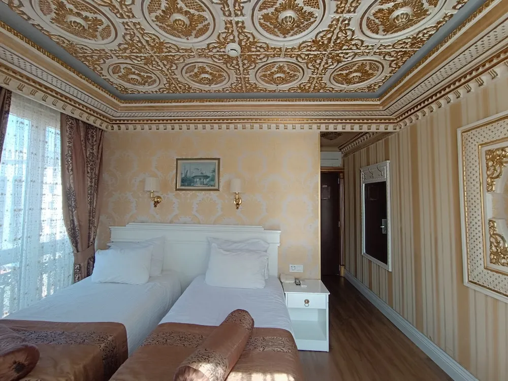 Standard Tek Büyük veya İki Ayrı Yataklı Oda (Extra Bed)