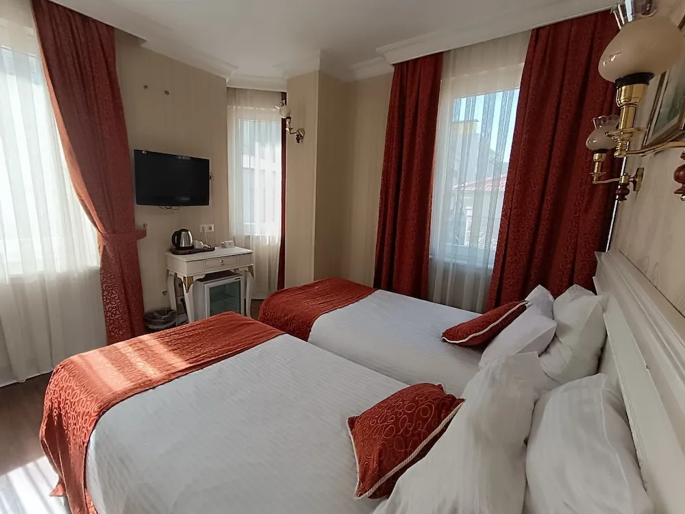 Standard Tek Büyük veya İki Ayrı Yataklı Oda (Extra Bed)