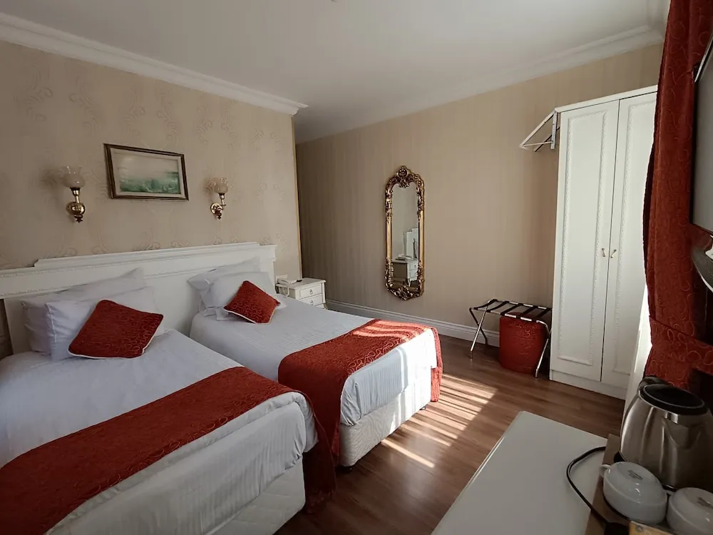 Standard Tek Büyük veya İki Ayrı Yataklı Oda (Extra Bed)