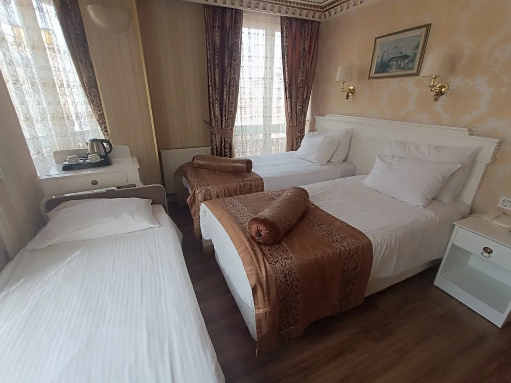 Standard Tek Büyük veya İki Ayrı Yataklı Oda (Extra Bed)