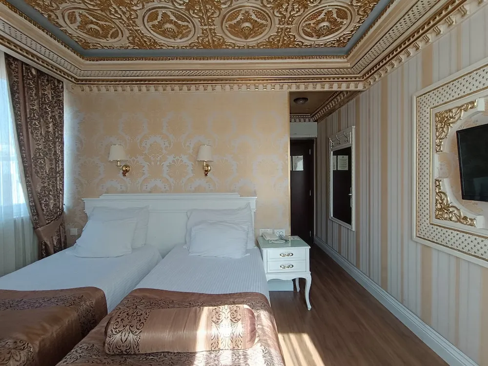 Standard Tek Büyük veya İki Ayrı Yataklı Oda (Extra Bed)